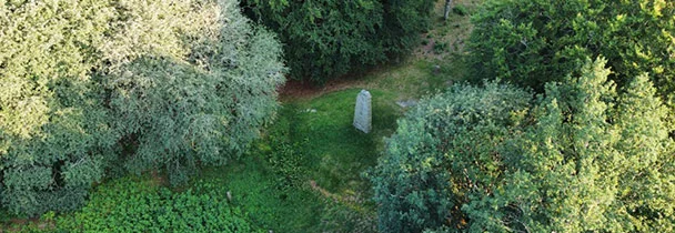 Exteriör av Garnisonsmuseet i Axvall med historiska byggnader från den gamla mötesplatsen på heden.